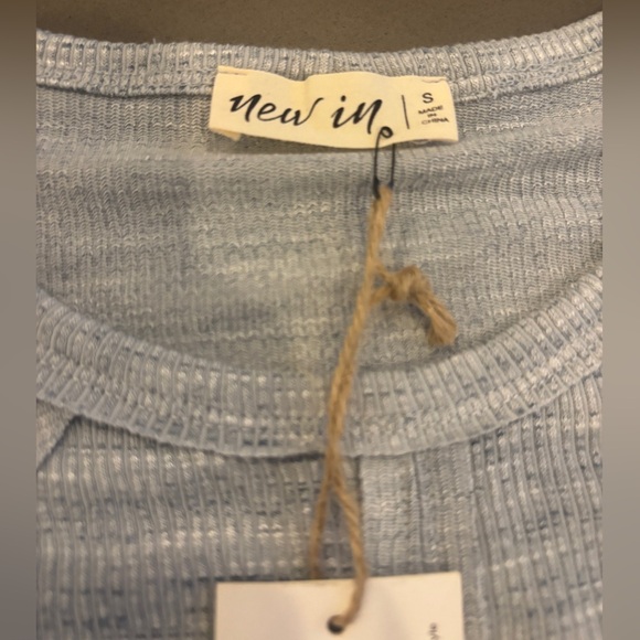 New In Boutique Brand Hi-Low  T-Shirt Size Small NWT - Picture 3 of 9